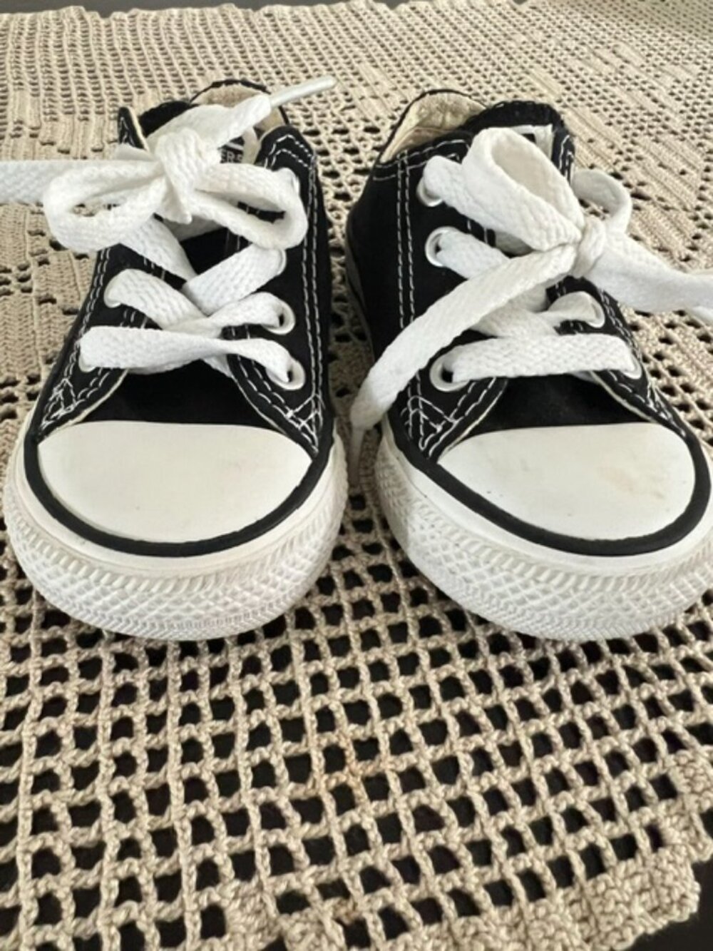 Converse Chuck Taylor All Star Low Top Kids/Toddler Sneakers Black/White Size 4 - Picture 5 of 5